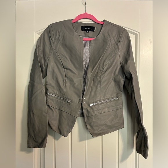 Black Rivet Jackets & Blazers - Black Rivet Women's Gray faux leather Blazer with Zipper Details